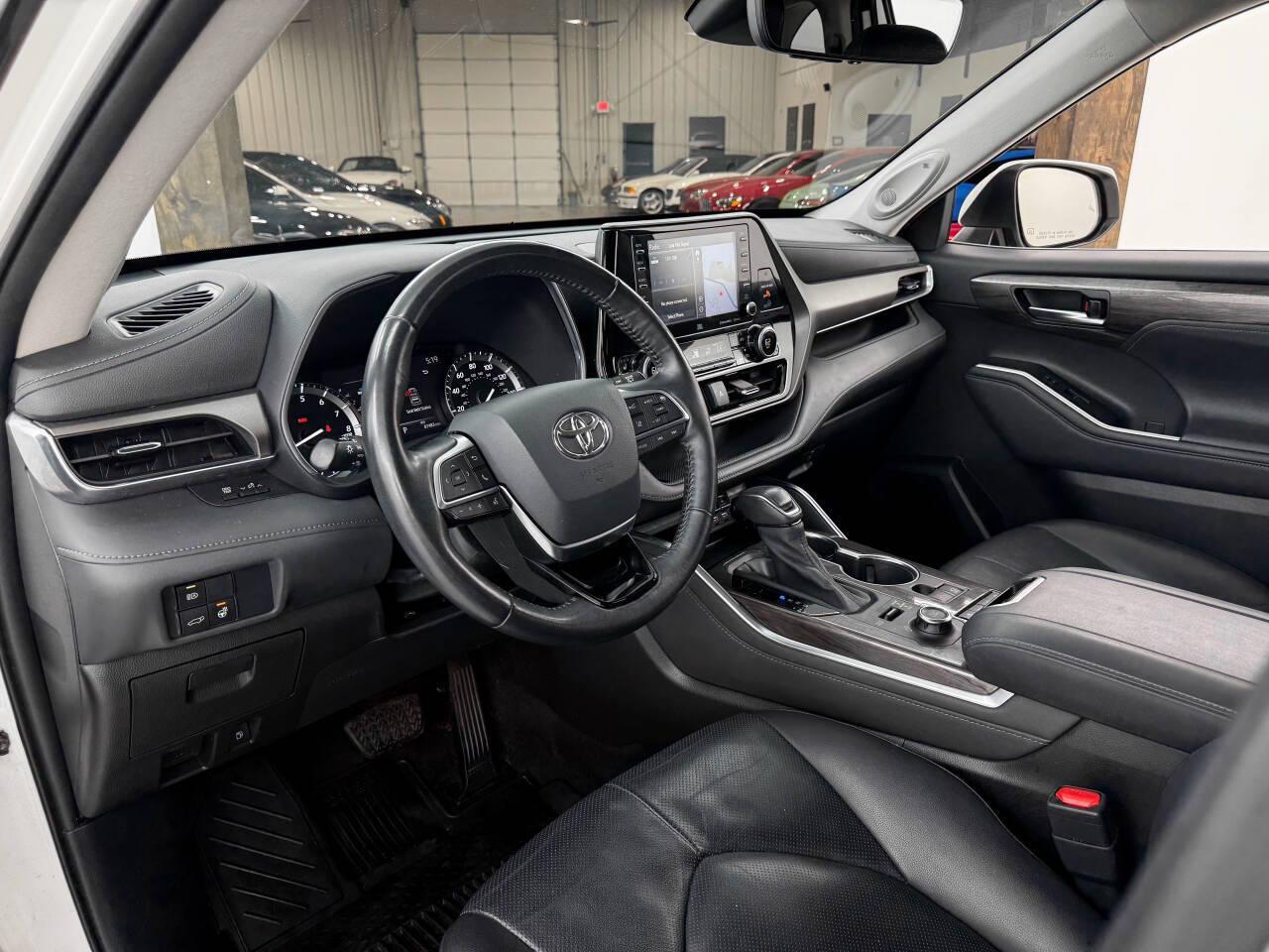 Toyota Highlander Limited AWD V6 2021