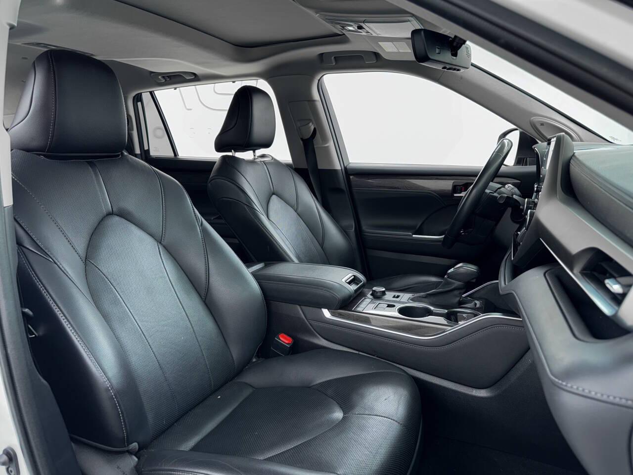 Toyota Highlander Limited AWD V6 2021