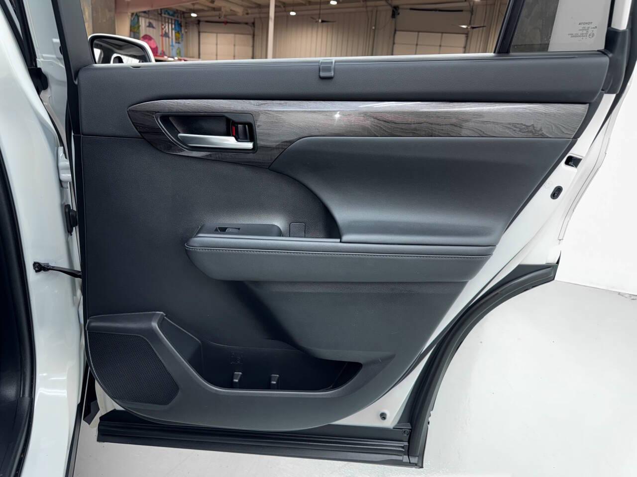 Toyota Highlander Limited AWD V6 2021