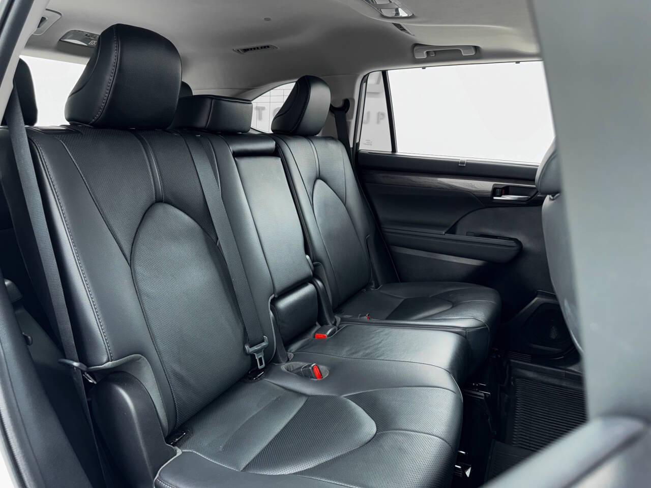 Toyota Highlander Limited AWD V6 2021