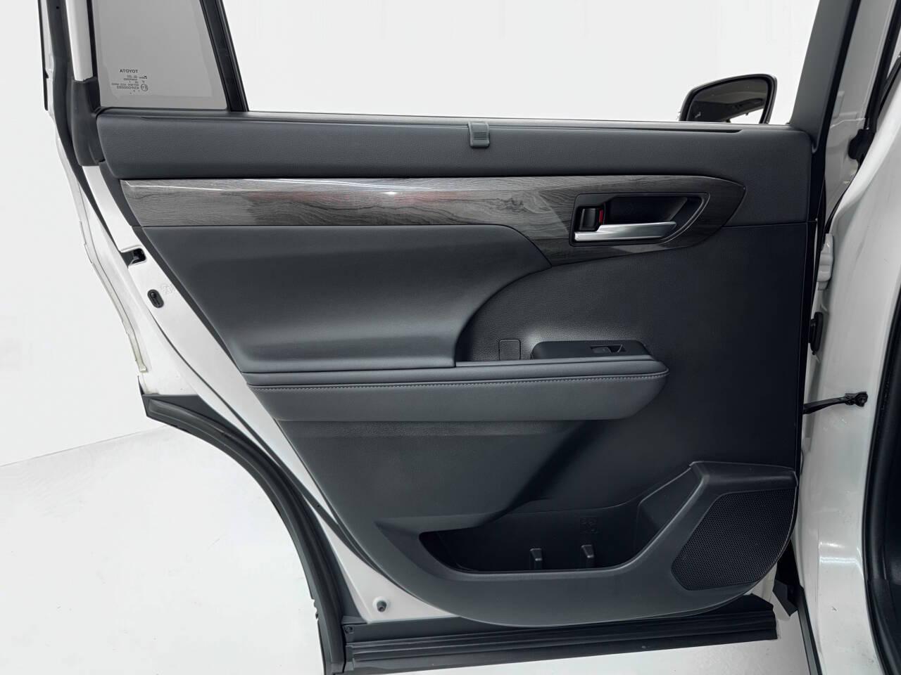 Toyota Highlander Limited AWD V6 2021