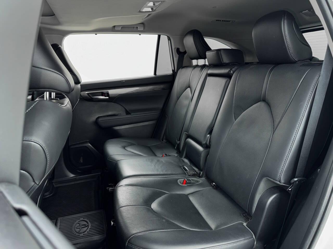 Toyota Highlander Limited AWD V6 2021