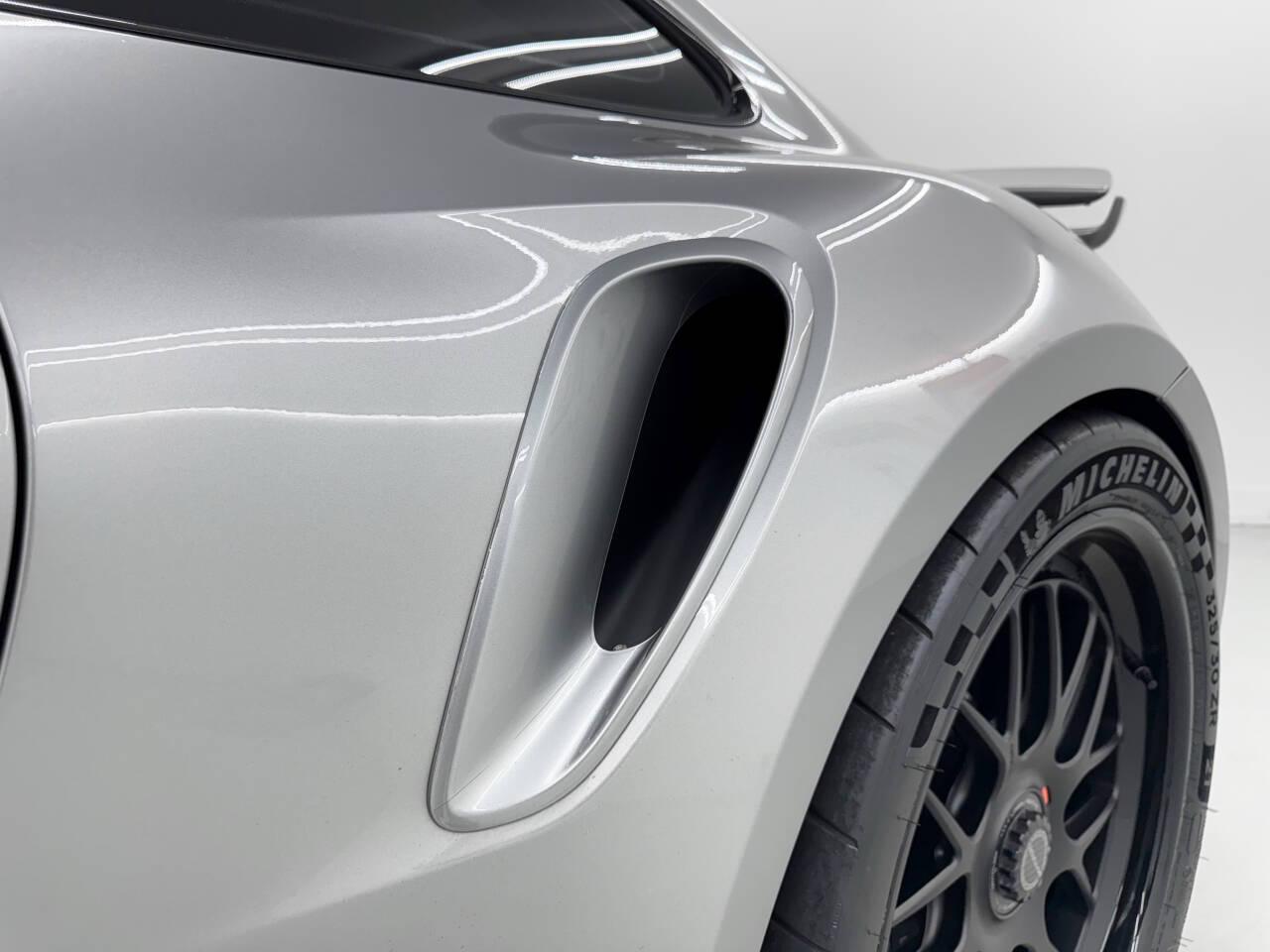 Porsche 911 Turbo  2021