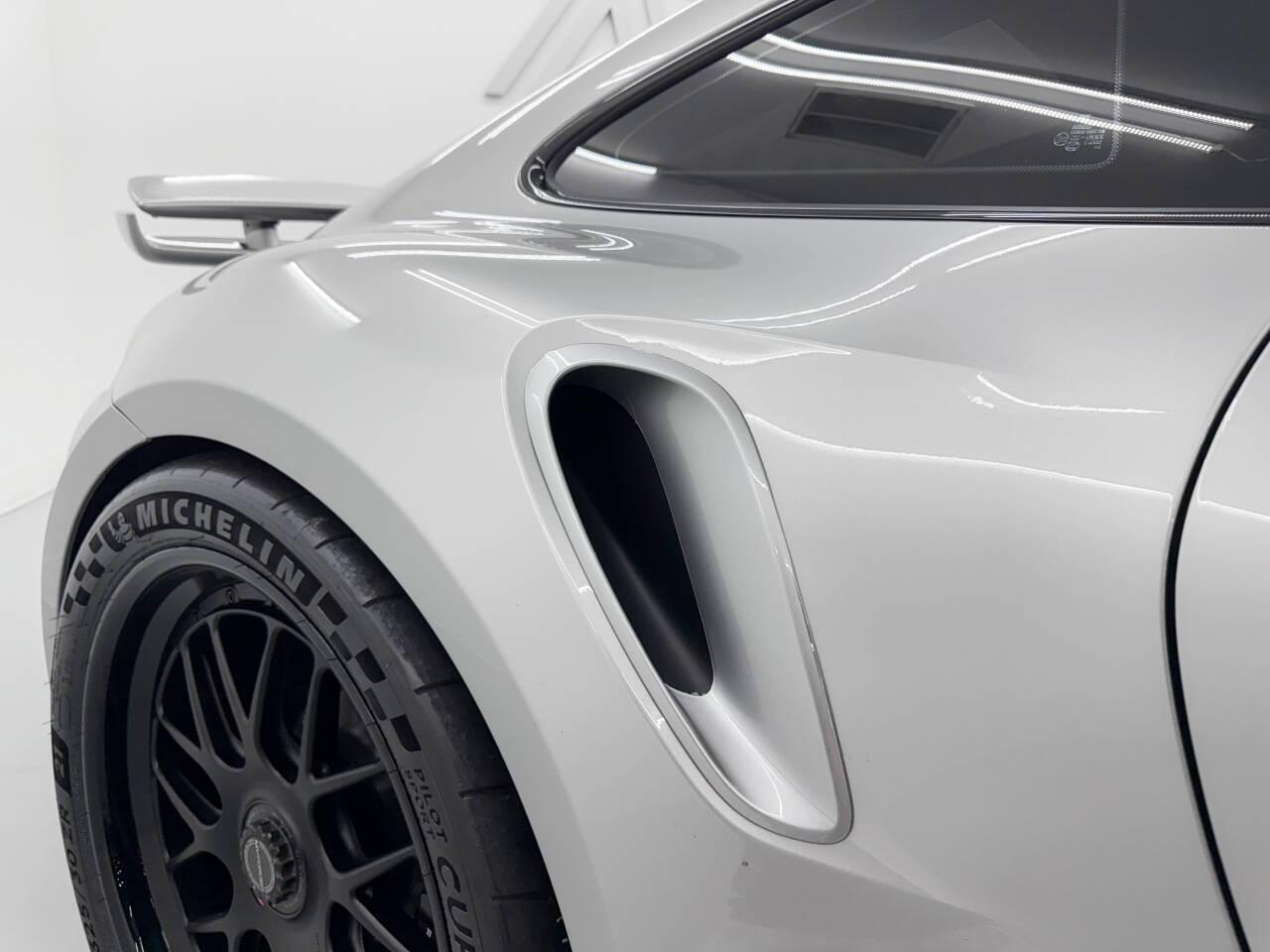 Porsche 911 Turbo  2021