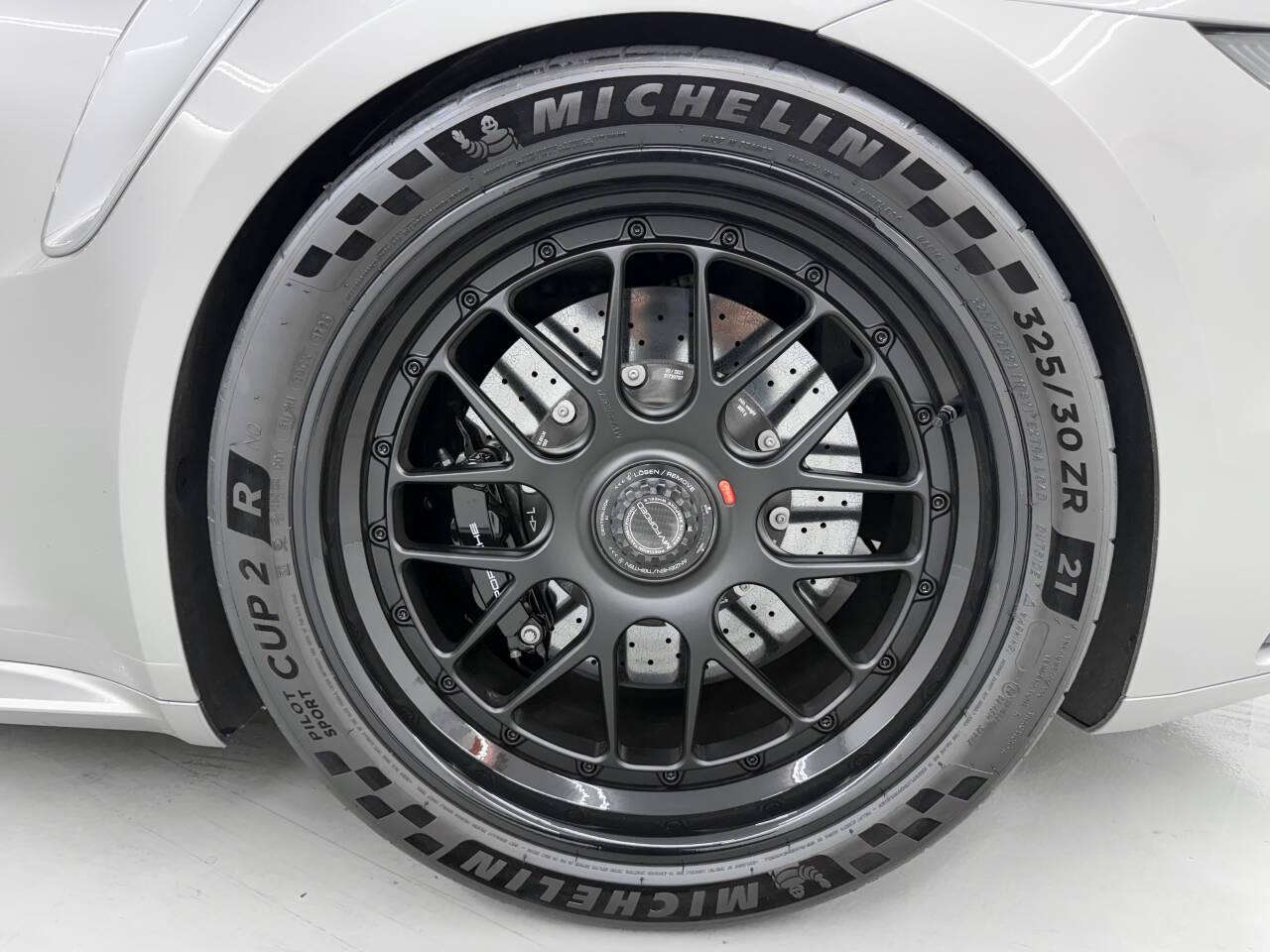 Porsche 911 Turbo  2021