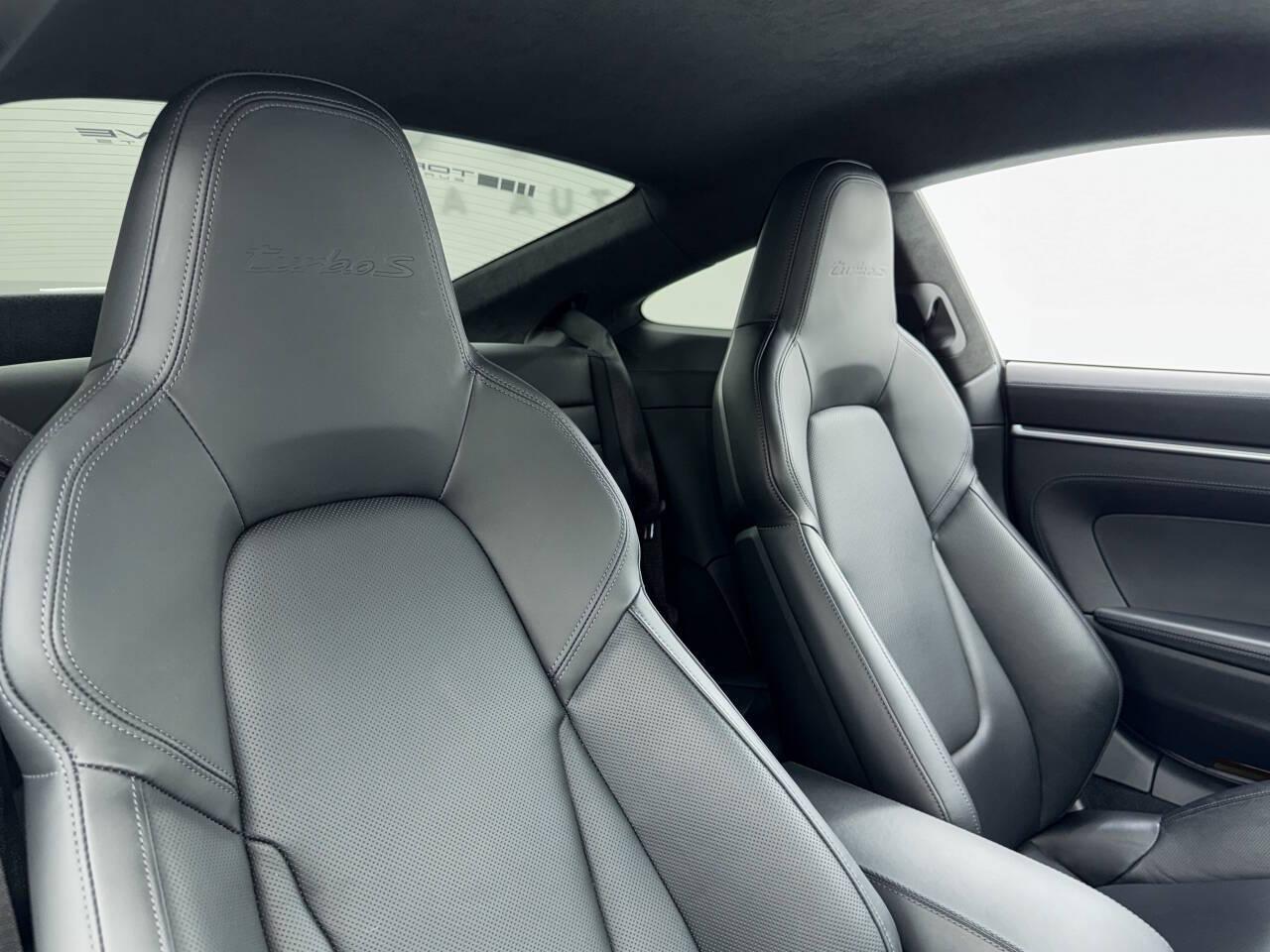 Porsche 911 Turbo  2021