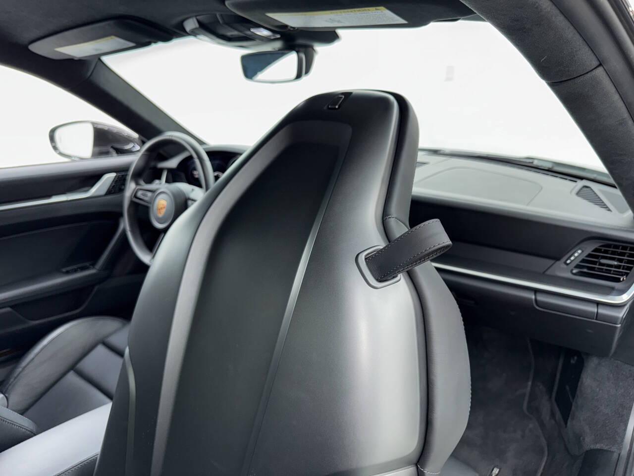 Porsche 911 Turbo  2021