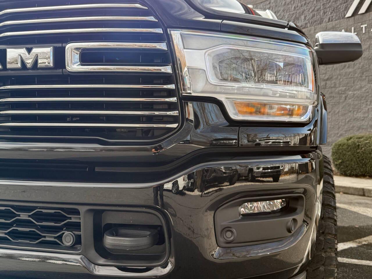 RAM 3500 Laramie Mega Cab 4WD DRW 2021