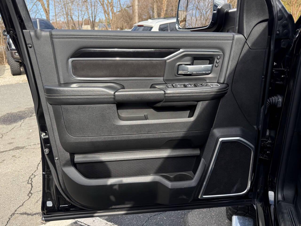 RAM 3500 Laramie Mega Cab 4WD DRW 2021