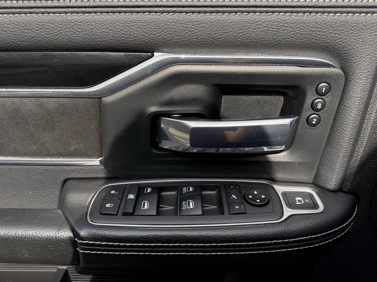 RAM 3500 Laramie Mega Cab 4WD DRW 2021