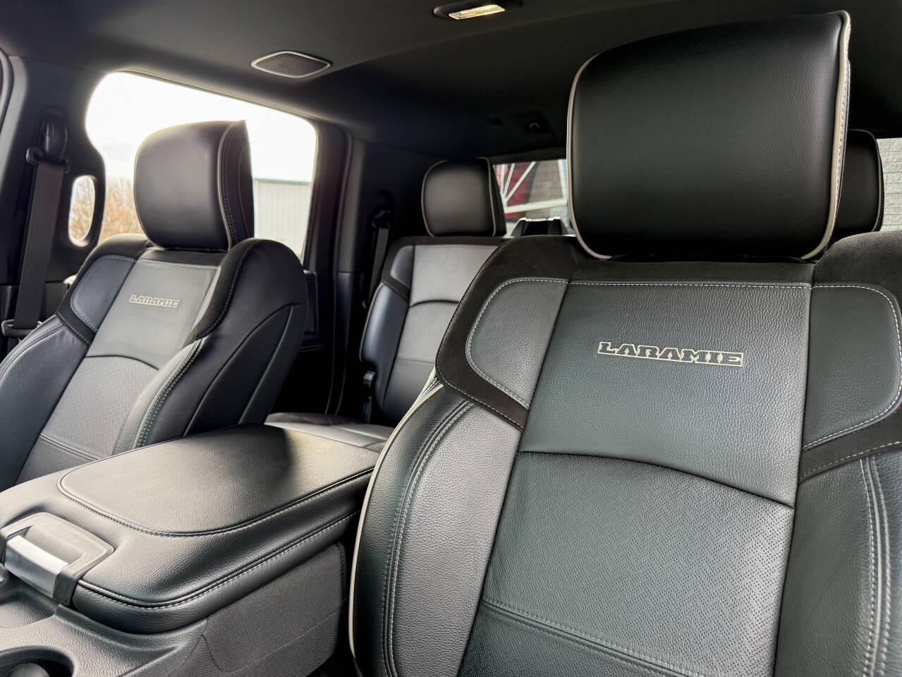 RAM 3500 Laramie Mega Cab 4WD DRW 2021