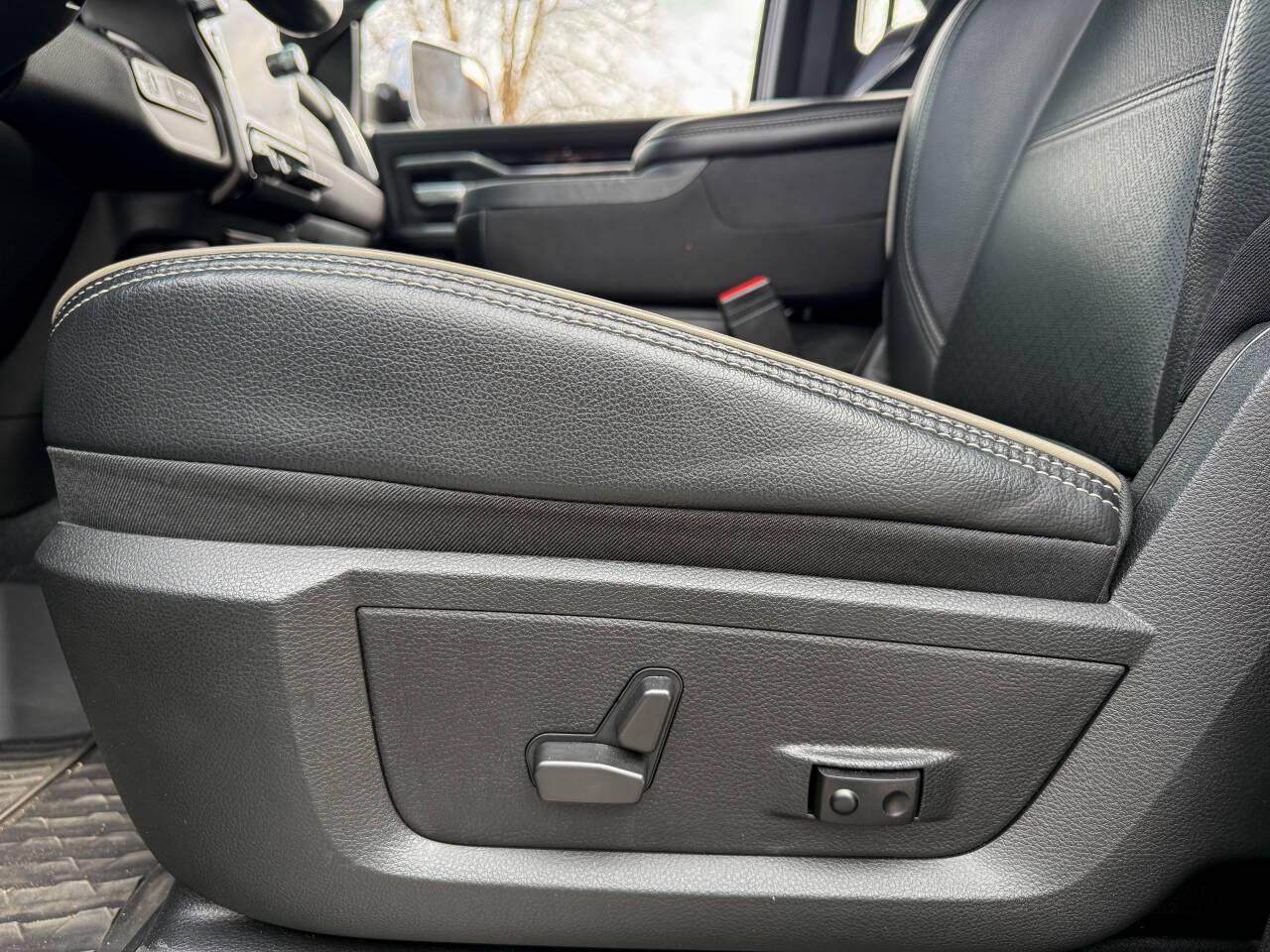 RAM 3500 Laramie Mega Cab 4WD DRW 2021