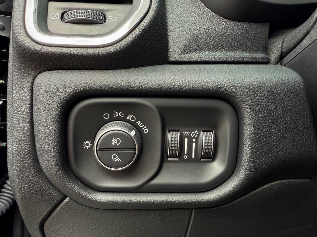 RAM 3500 Laramie Mega Cab 4WD DRW 2021