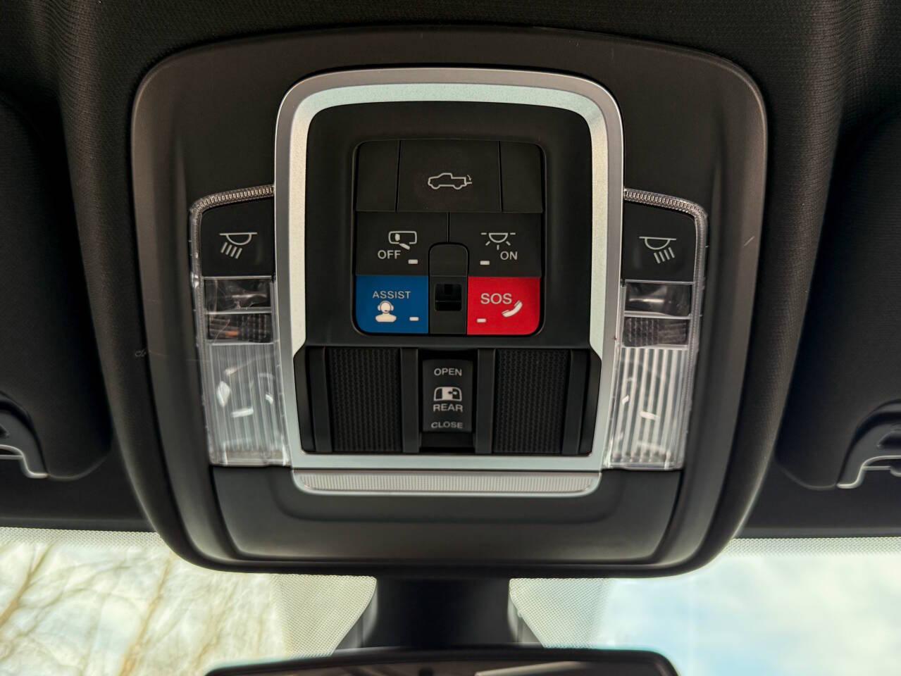 RAM 3500 Laramie Mega Cab 4WD DRW 2021