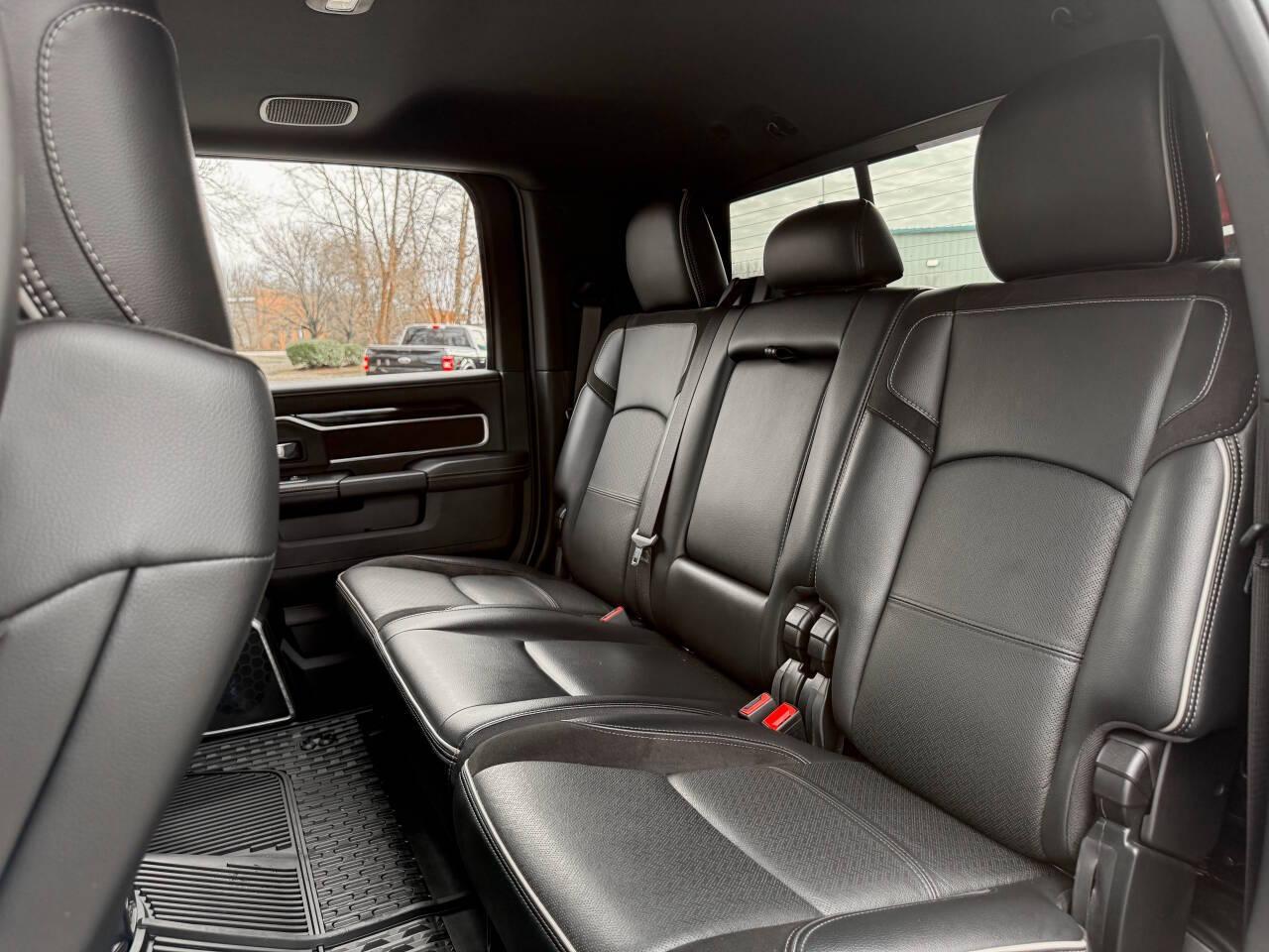 RAM 3500 Laramie Mega Cab 4WD DRW 2021