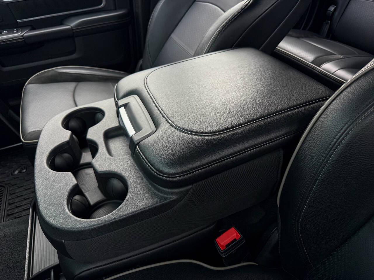 RAM 3500 Laramie Mega Cab 4WD DRW 2021