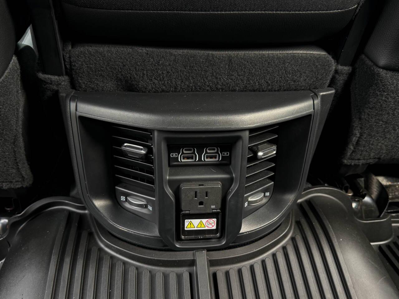 RAM 3500 Laramie Mega Cab 4WD DRW 2021