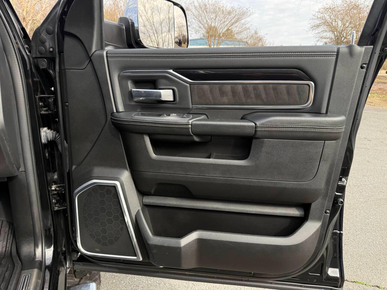 RAM 3500 Laramie Mega Cab 4WD DRW 2021