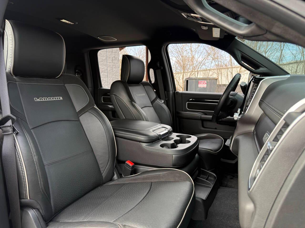 RAM 3500 Laramie Mega Cab 4WD DRW 2021