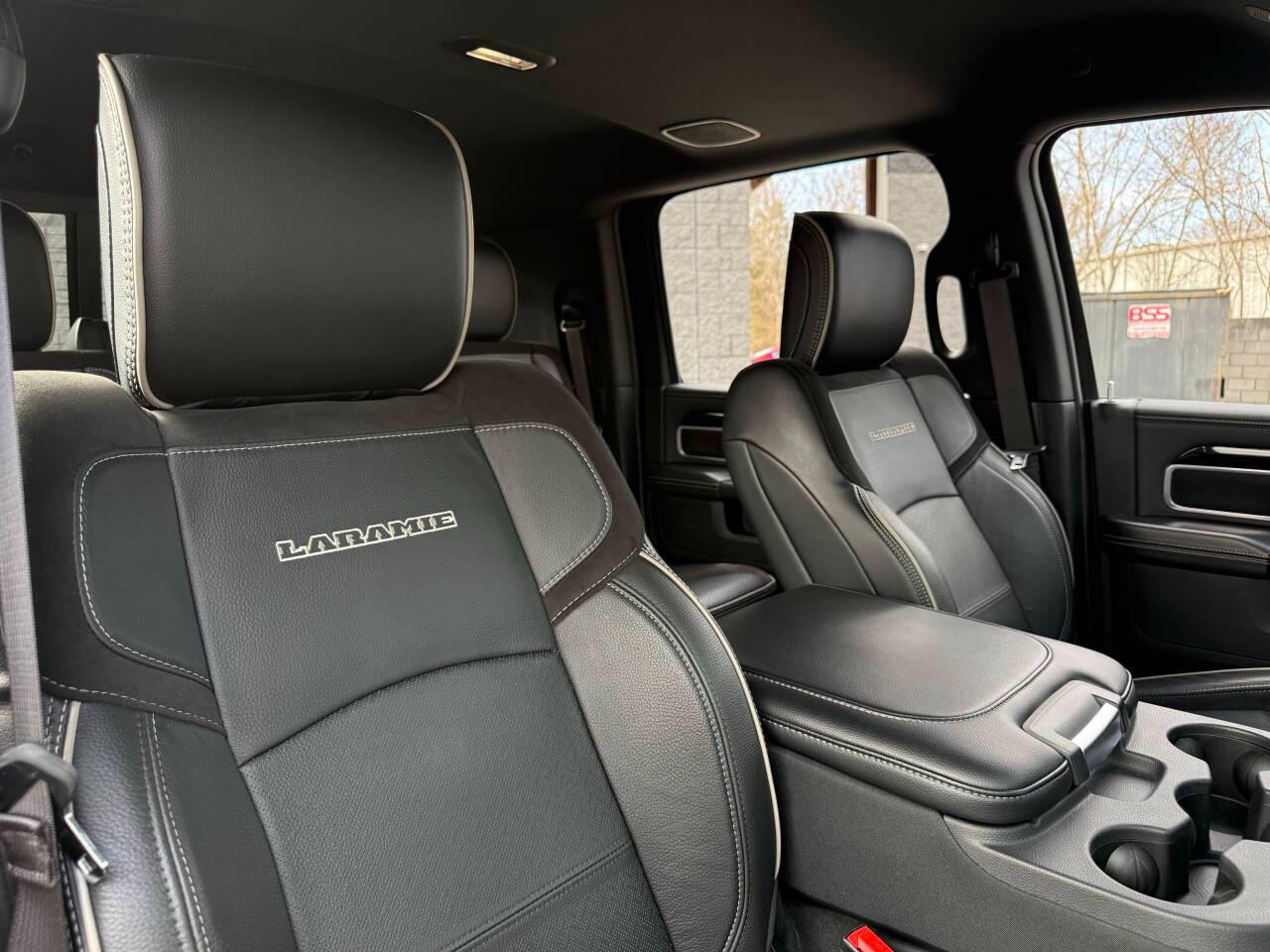 RAM 3500 Laramie Mega Cab 4WD DRW 2021