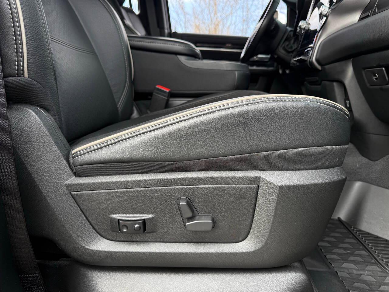 RAM 3500 Laramie Mega Cab 4WD DRW 2021