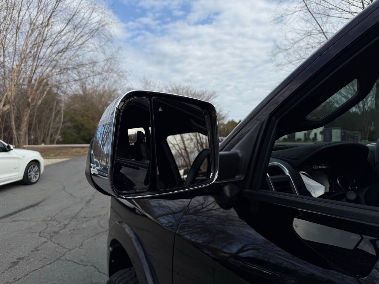 RAM 3500 Laramie Mega Cab 4WD DRW 2021