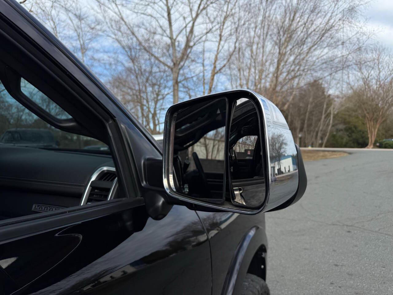 RAM 3500 Laramie Mega Cab 4WD DRW 2021