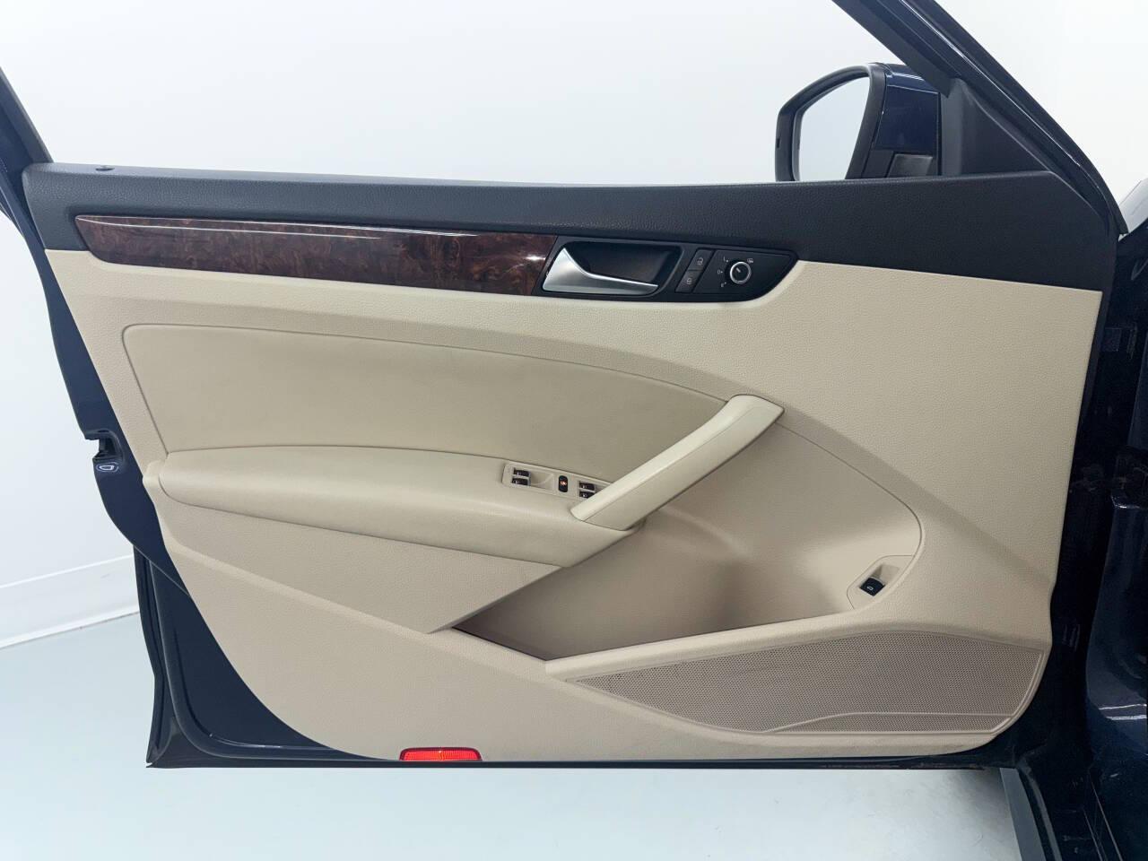 Volkswagen Passat 2.0L TDI SEL Premium 2013