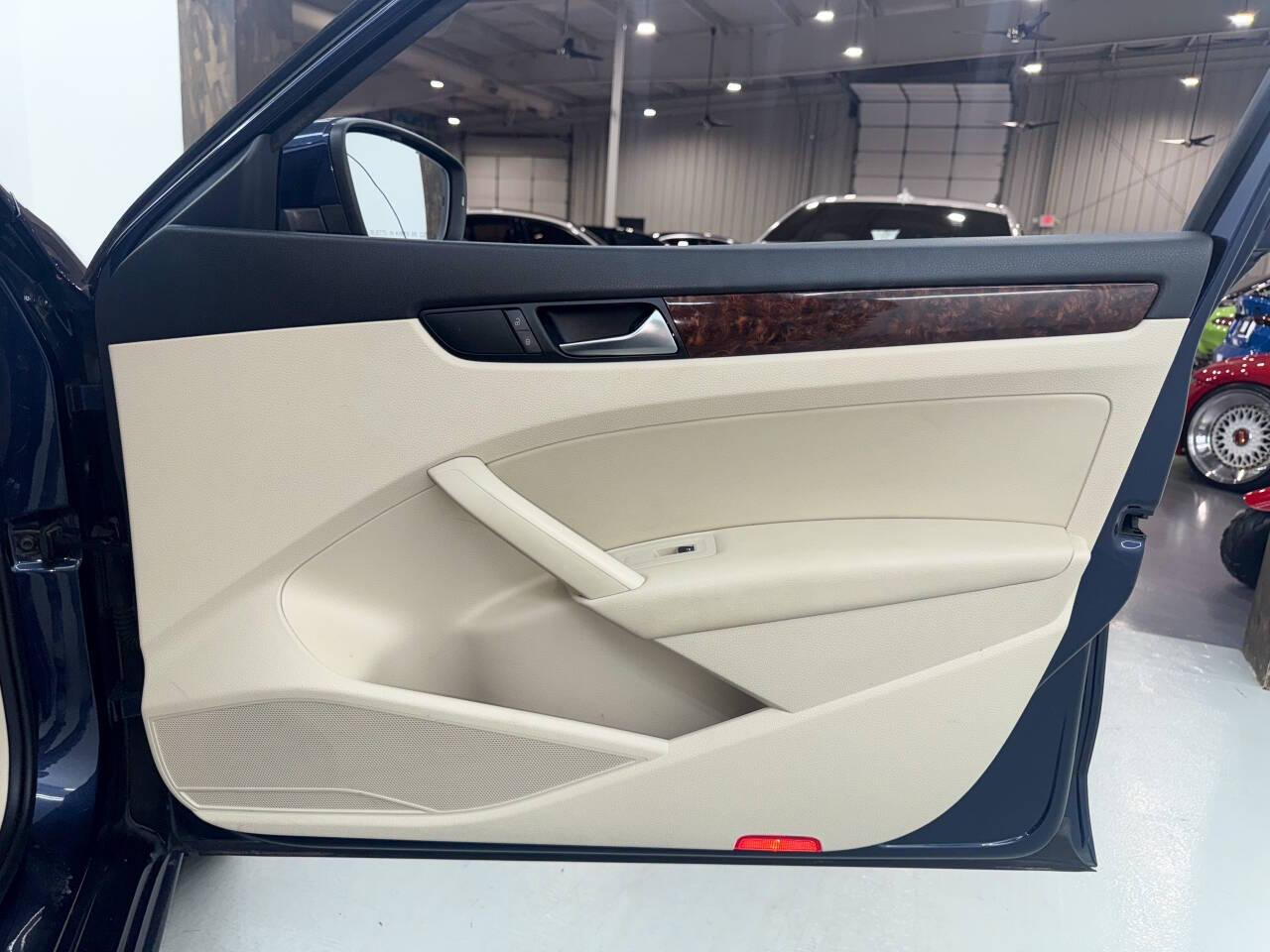 Volkswagen Passat 2.0L TDI SEL Premium 2013