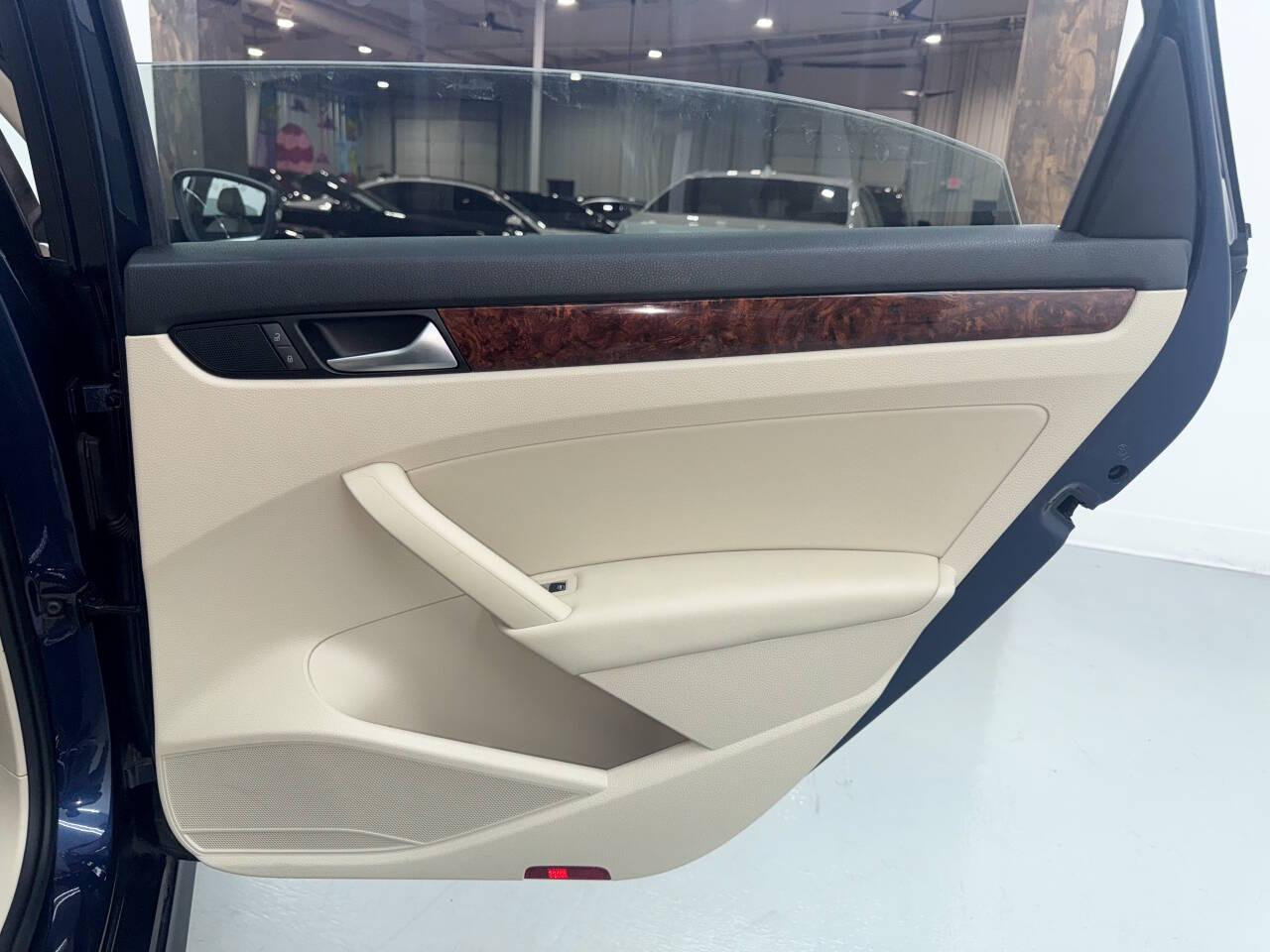 Volkswagen Passat 2.0L TDI SEL Premium 2013