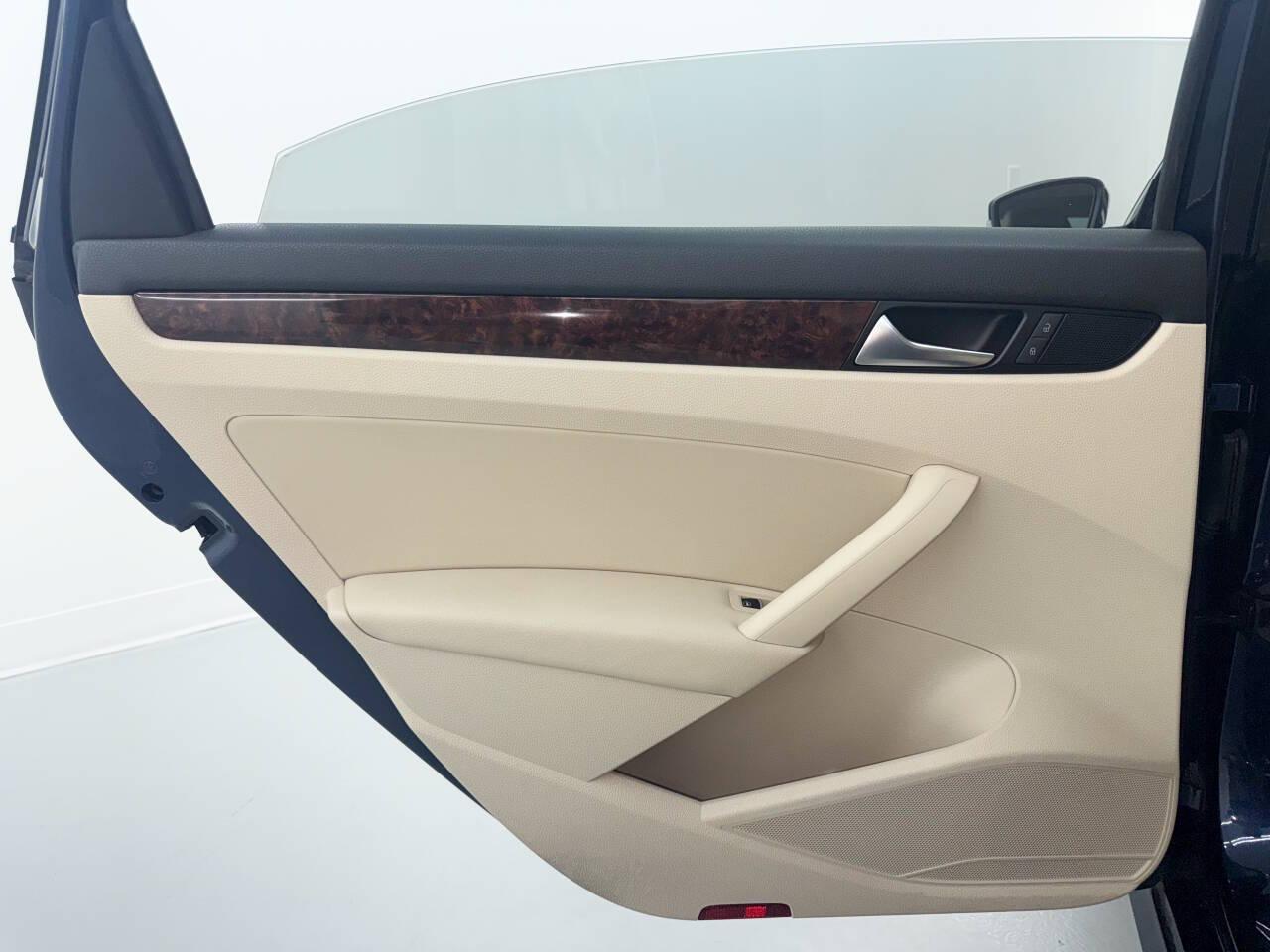 Volkswagen Passat 2.0L TDI SEL Premium 2013