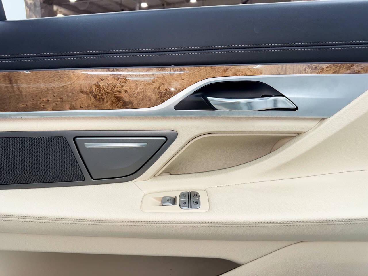 BMW 7-Series 740i 2018