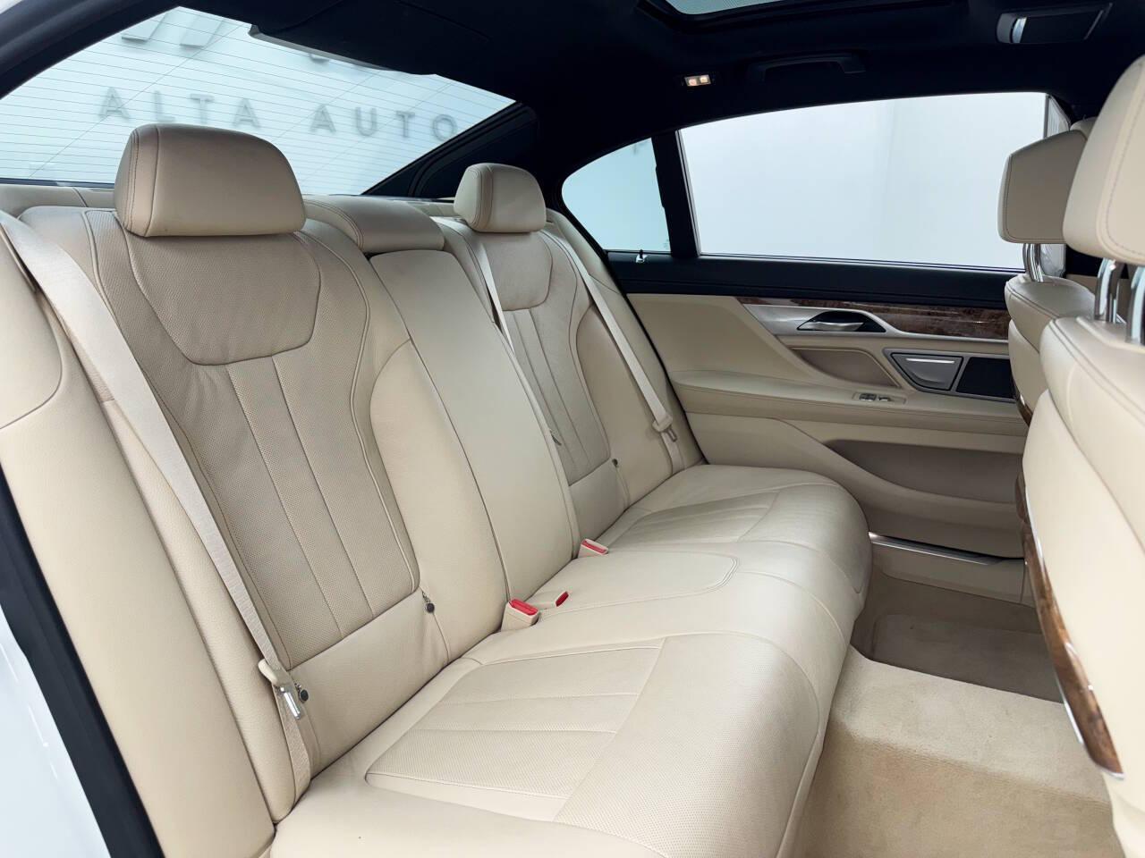 BMW 7-Series 740i 2018