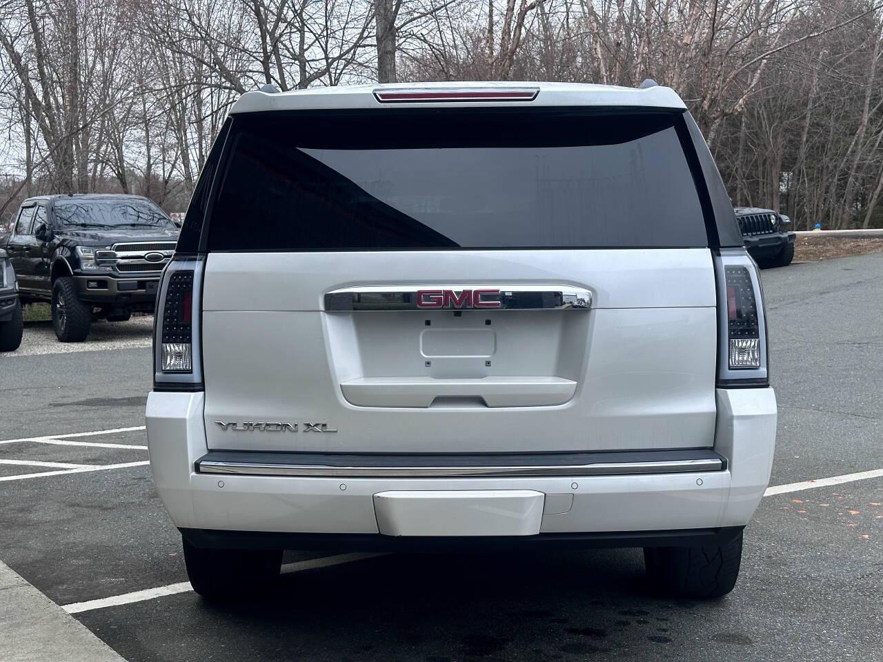 GMC Yukon XL Denali 4WD 2017