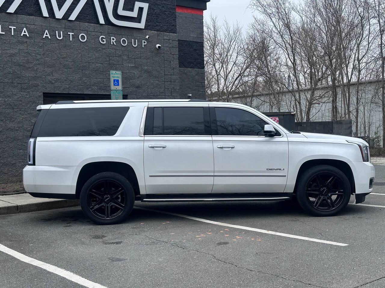 GMC Yukon XL Denali 4WD 2017