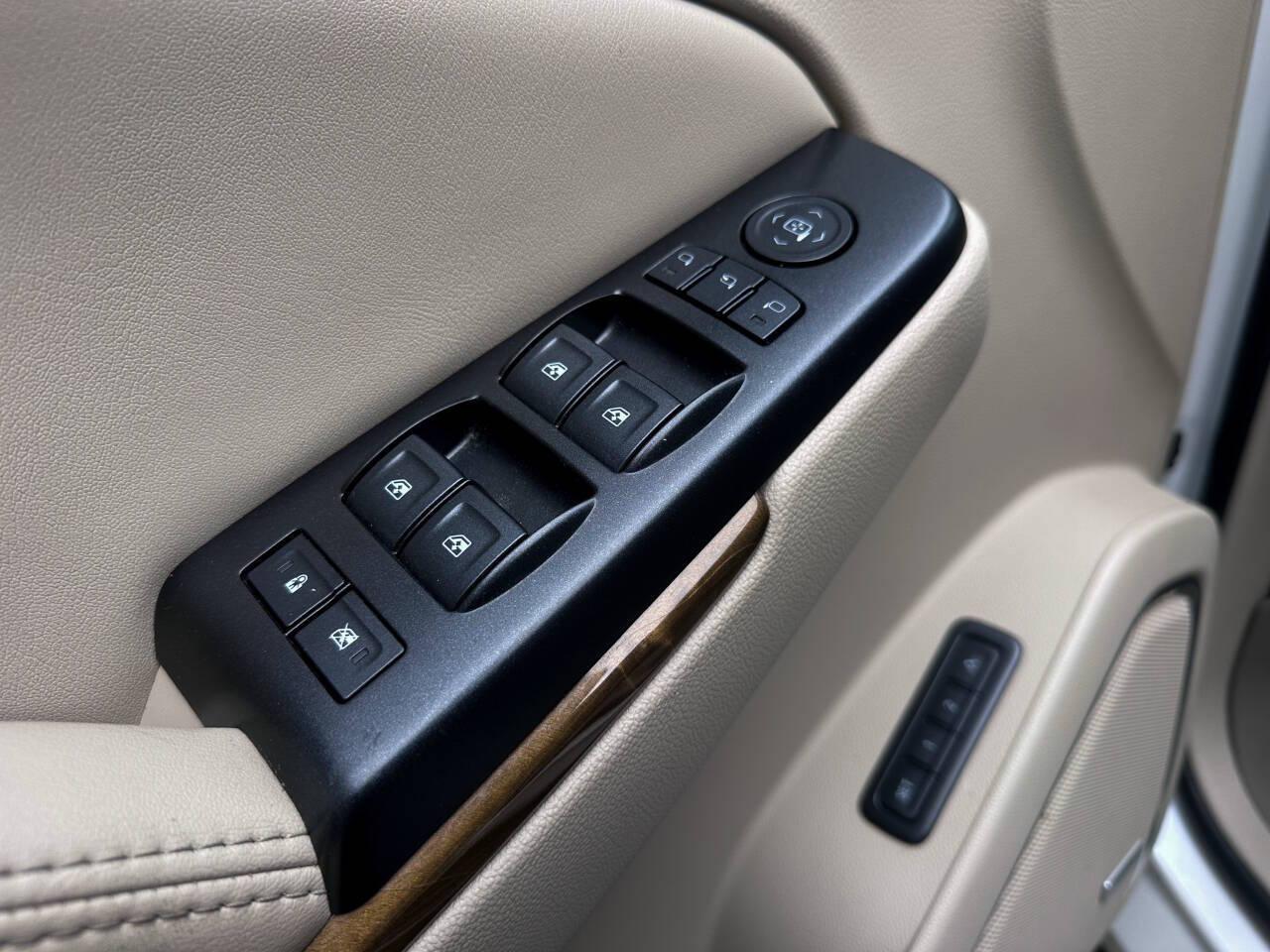 GMC Yukon XL Denali 4WD 2017