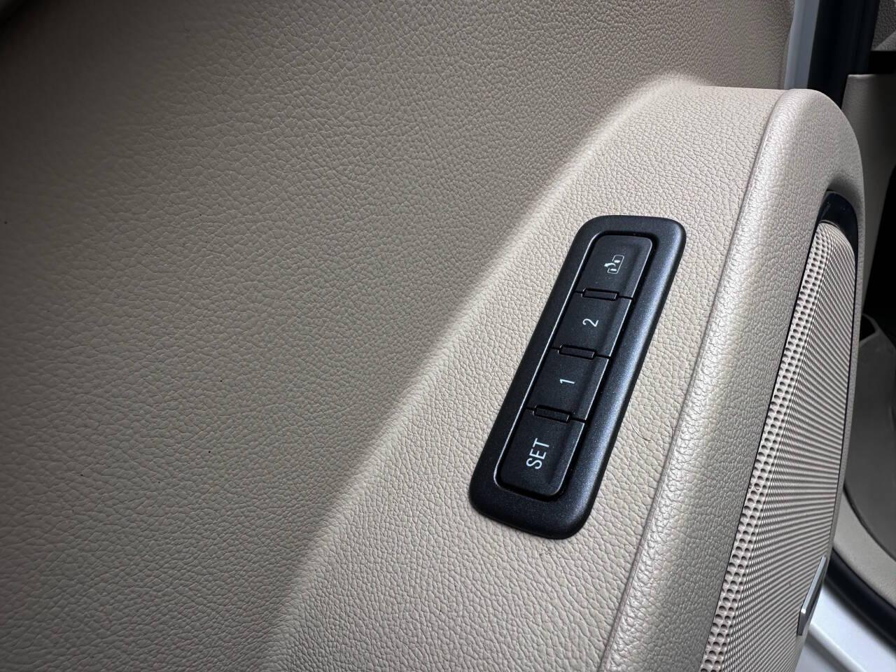 GMC Yukon XL Denali 4WD 2017