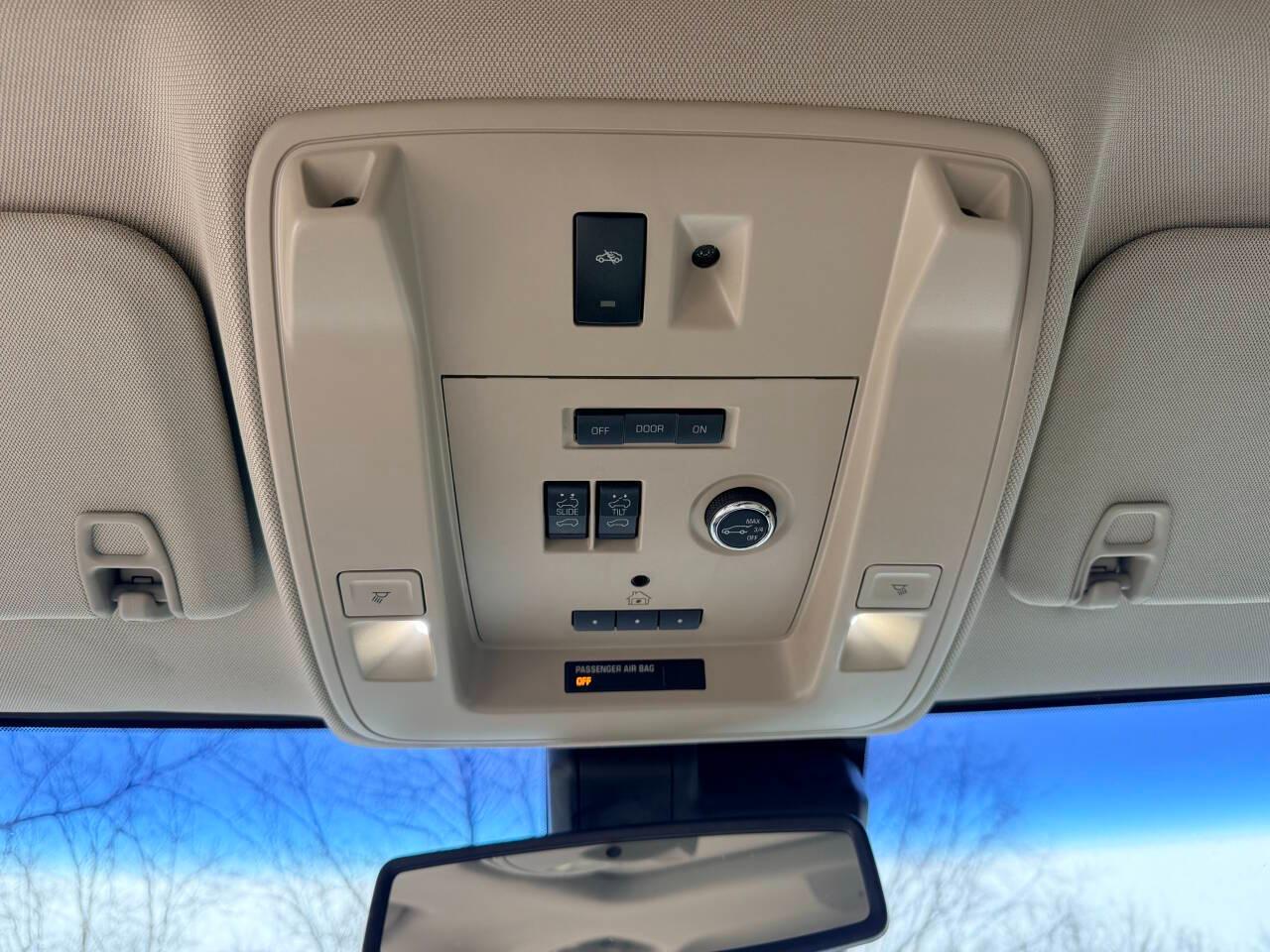 GMC Yukon XL Denali 4WD 2017