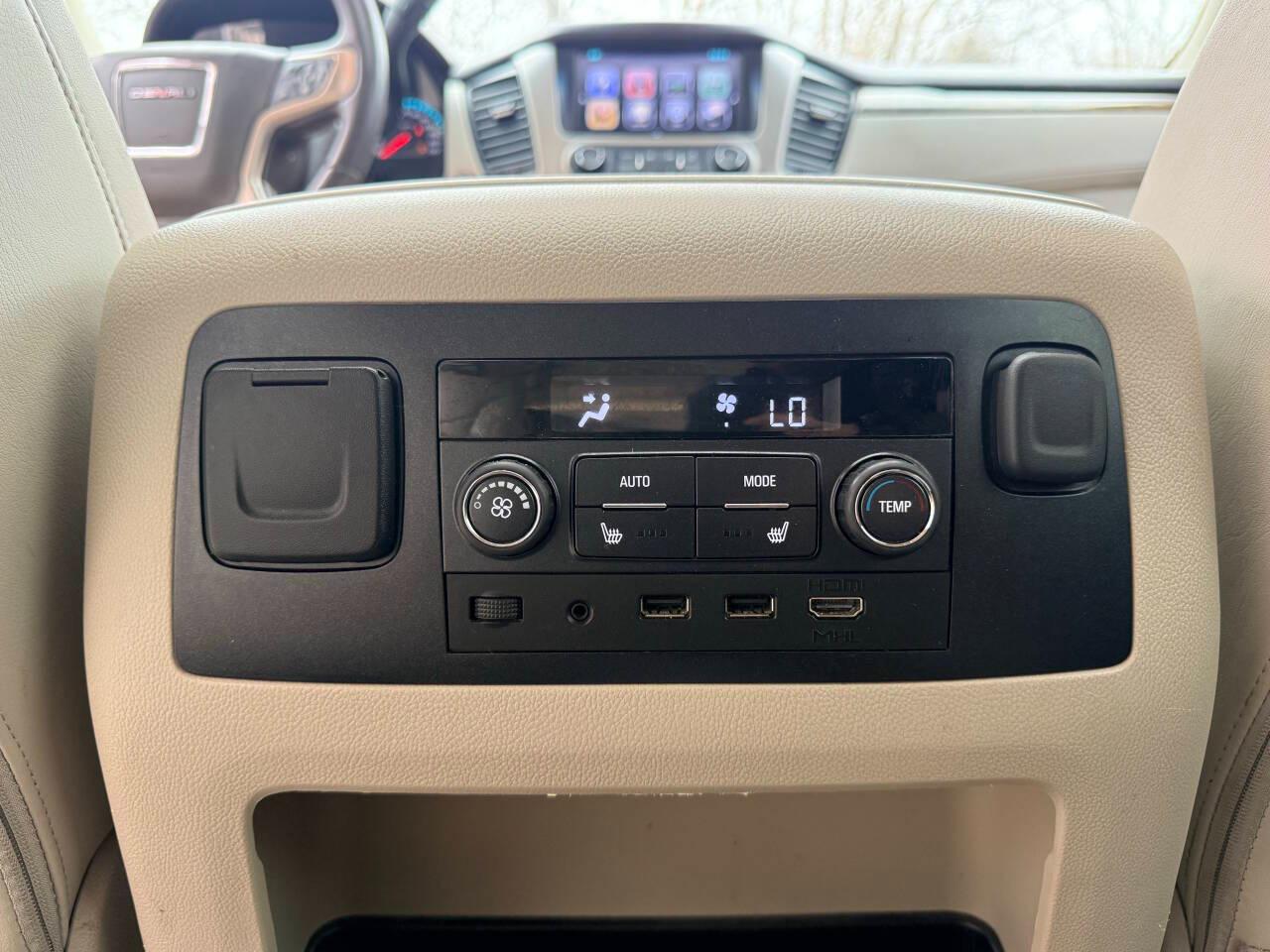 GMC Yukon XL Denali 4WD 2017