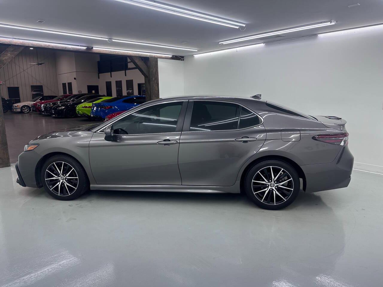 Toyota Camry SE 2021