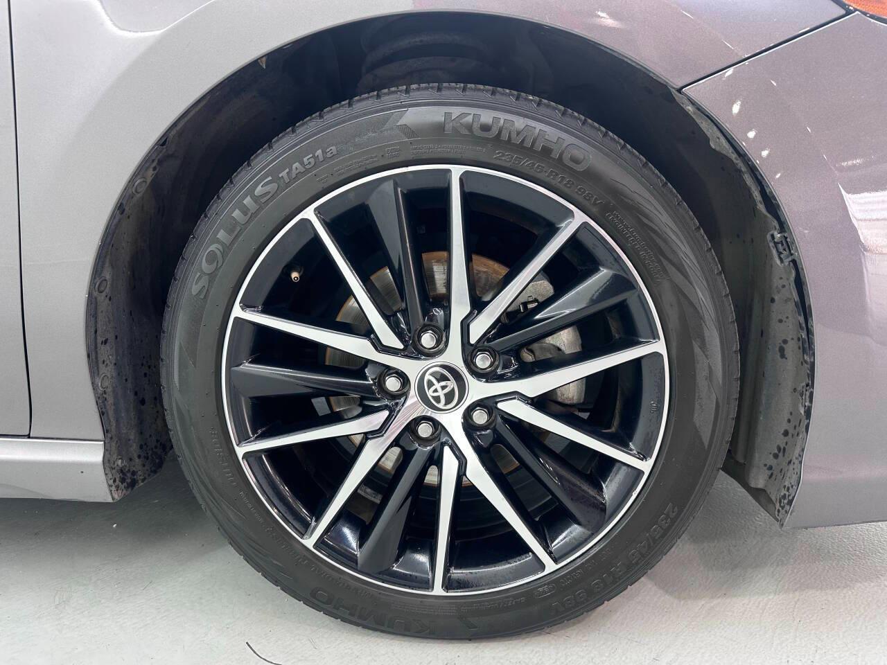 Toyota Camry SE 2021