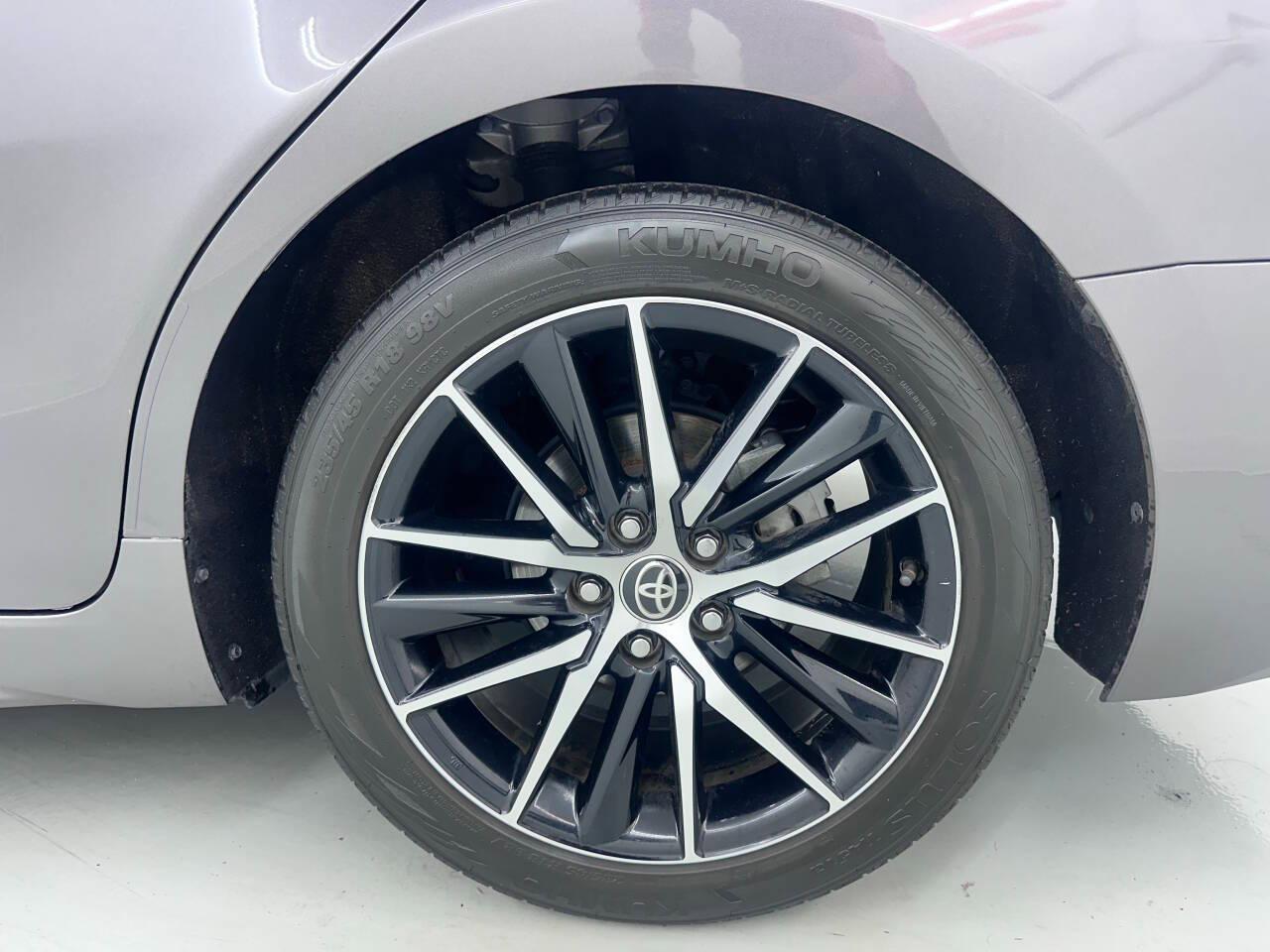 Toyota Camry SE 2021