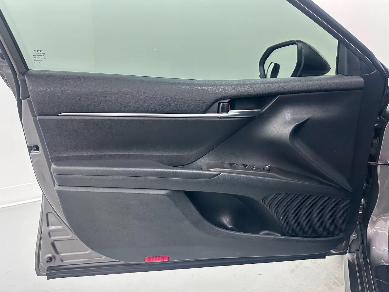 Toyota Camry SE 2021