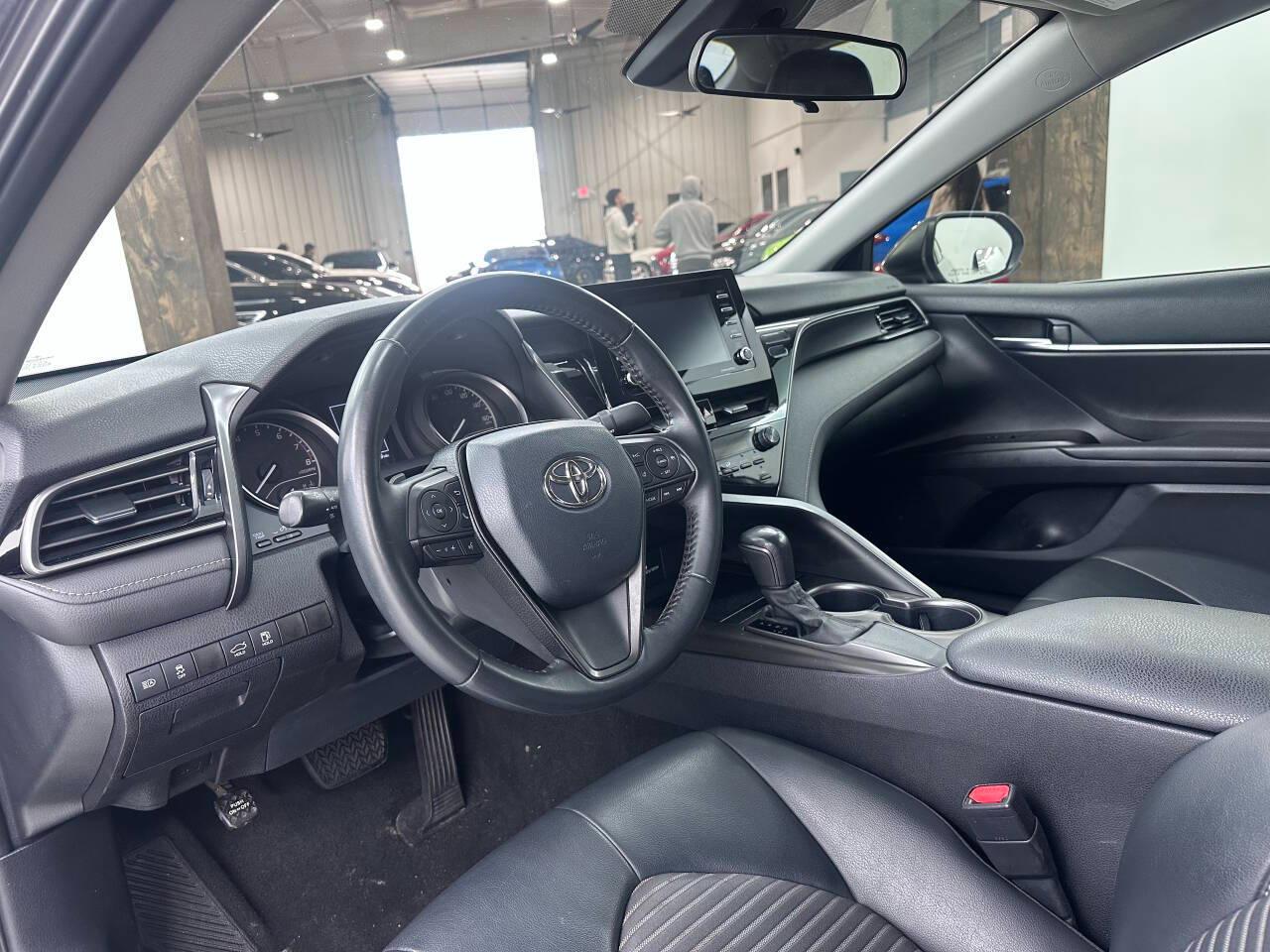 Toyota Camry SE 2021