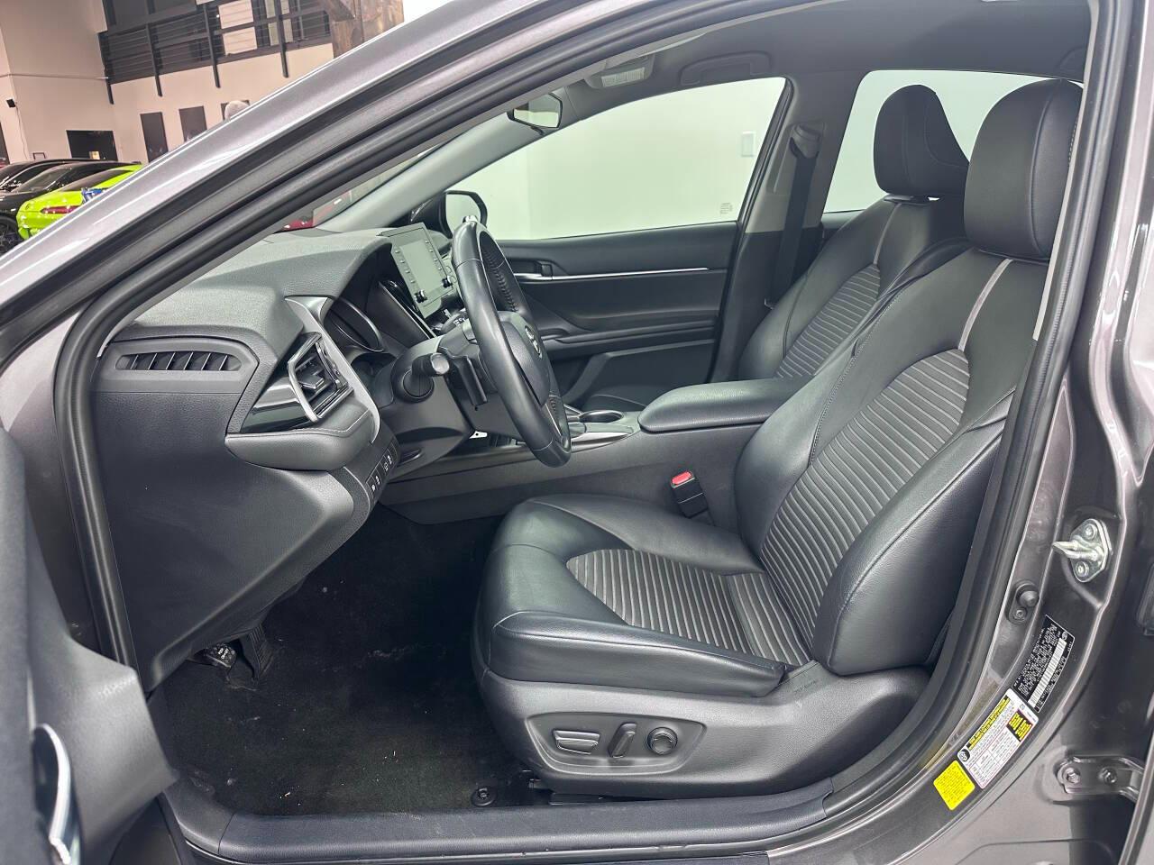 Toyota Camry SE 2021