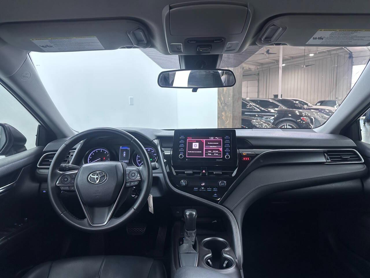 Toyota Camry SE 2021