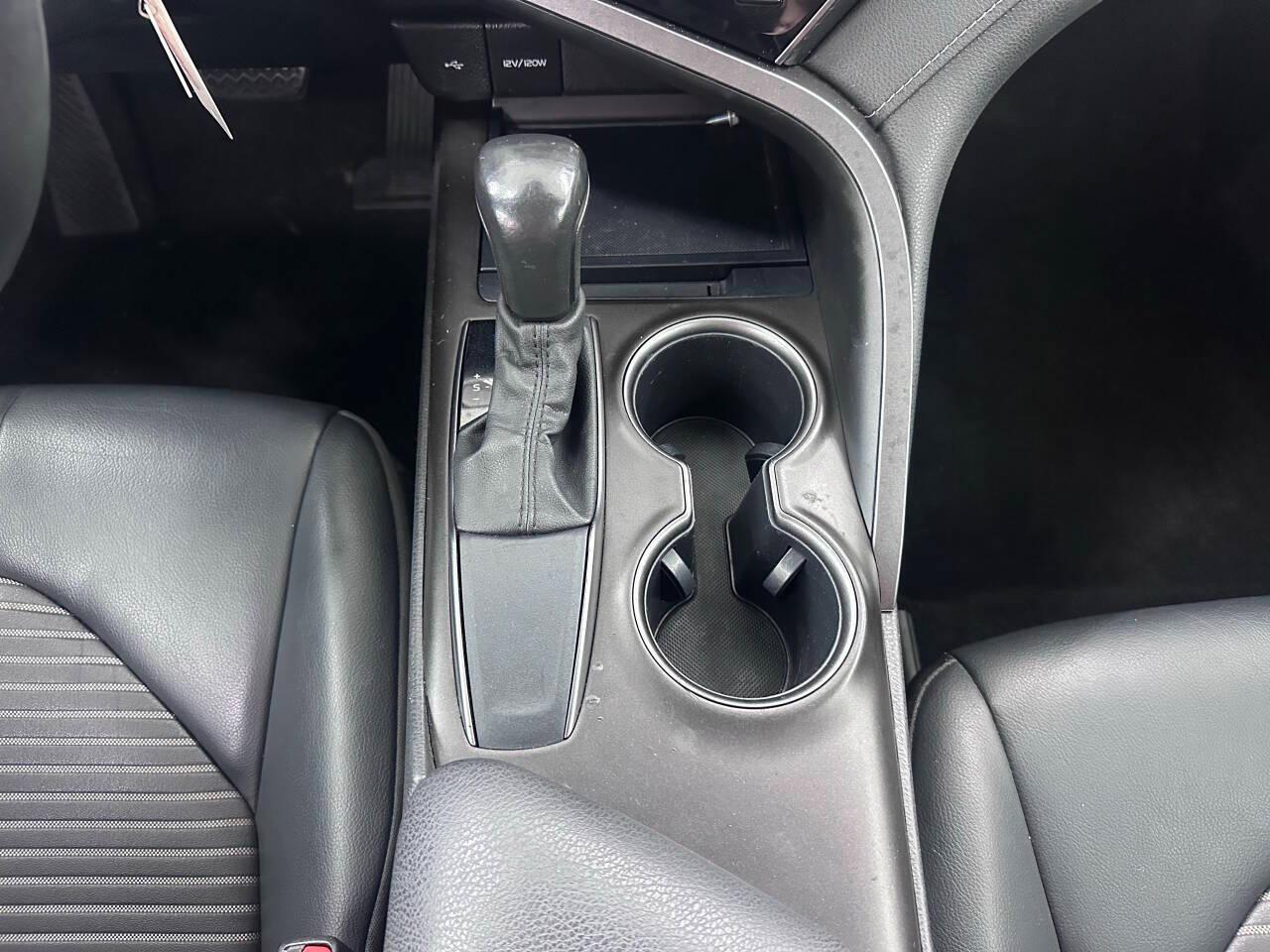 Toyota Camry SE 2021