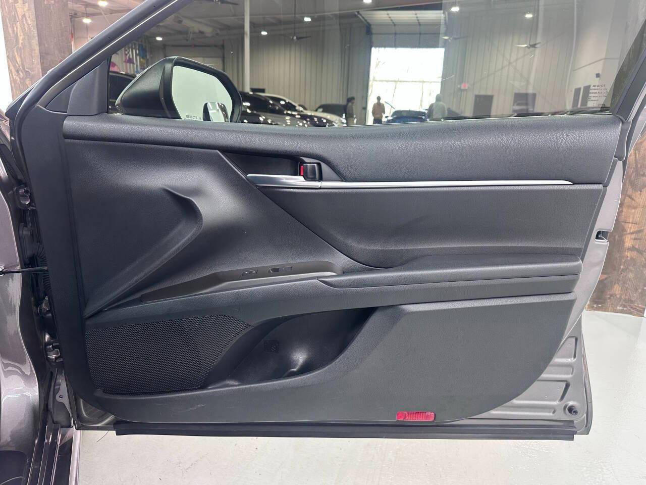 Toyota Camry SE 2021