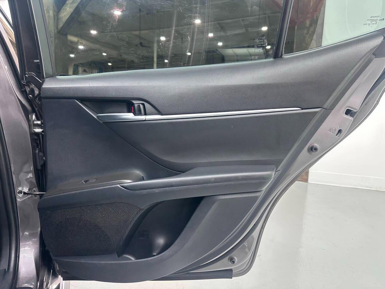 Toyota Camry SE 2021