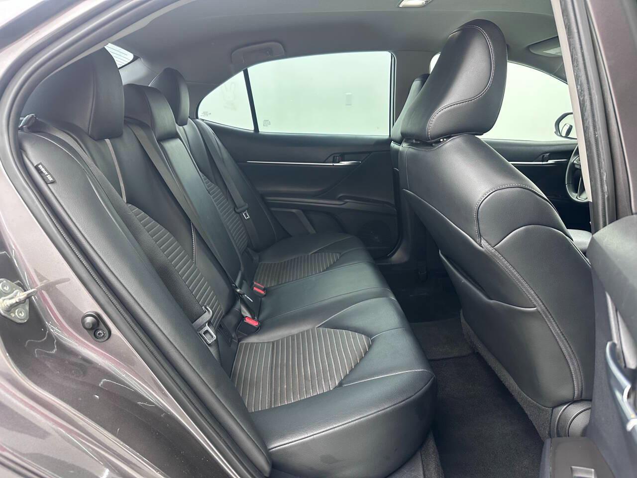 Toyota Camry SE 2021